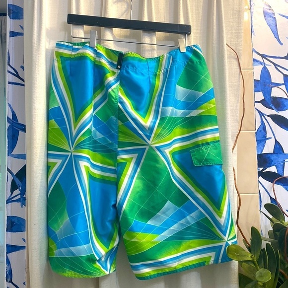 Men’s Blue Green and Yellow Hang Ten Board Shorts with Side Pocket Size 38 - Picture 5 of 7